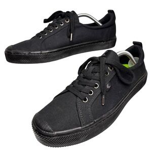 Cariuma Black Canvas Low-Top Sneakers with Metal Eyelets